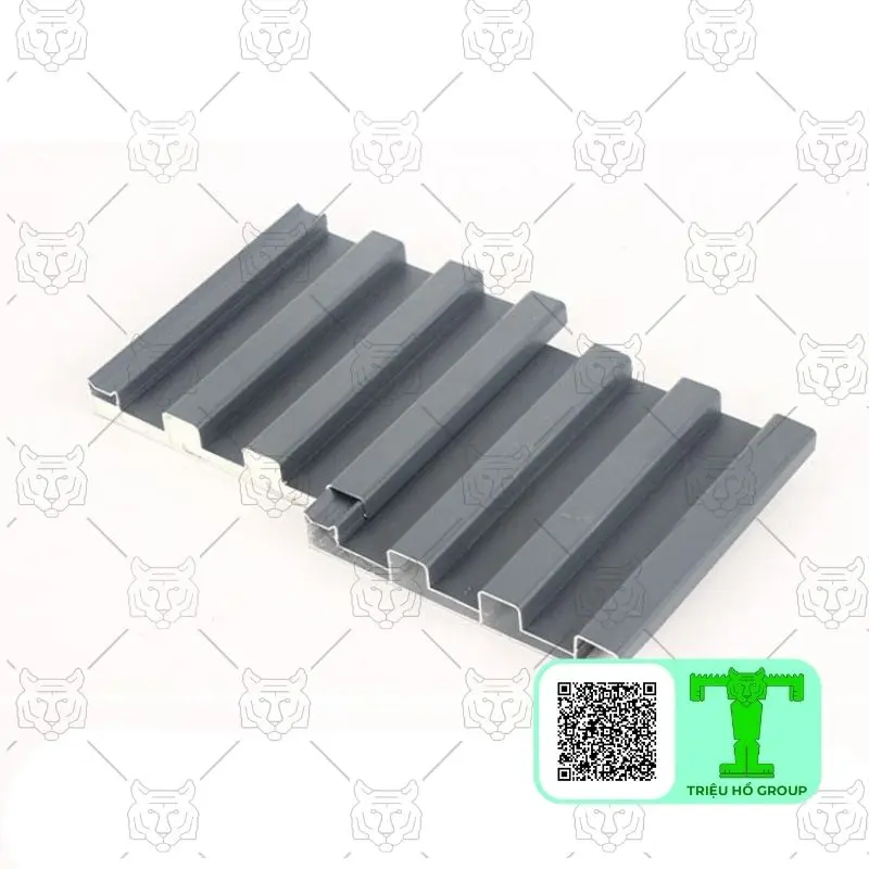 Mẫu tấm lợp hợp kim nhôm màu xám đậm với các sóng nổi cao, đều đặn
