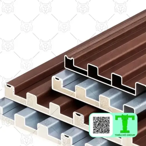 Các tấm lợp hợp kim nhôm có sóng màu nâu, trắng và xám xếp chồng lên nhau, thể hiện các mặt cắt khác nhau